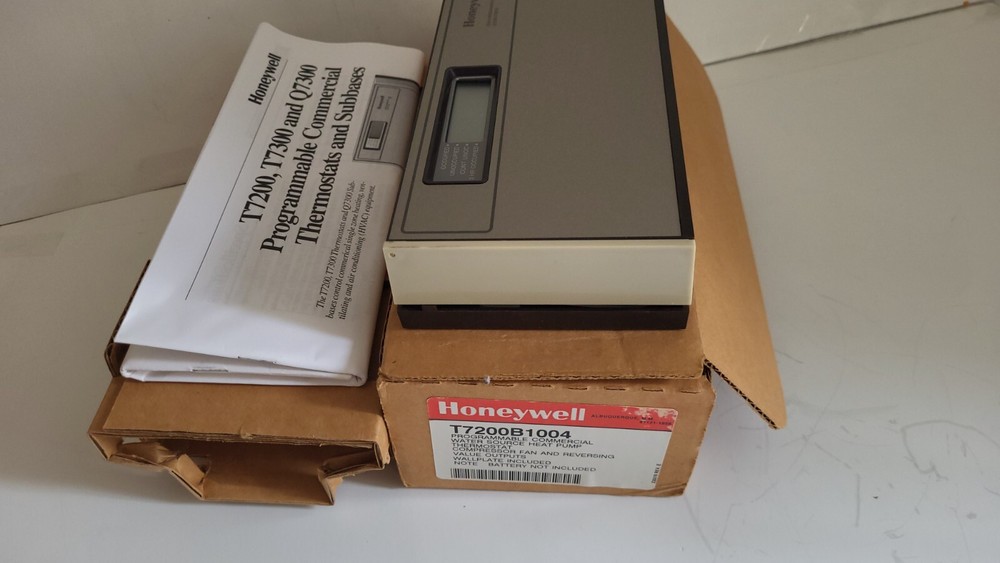 HOONEYWELL THERMOST PROGRAMABLE T7200B1004