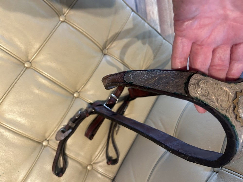 Tool silver and leather Equestrian breast collar
