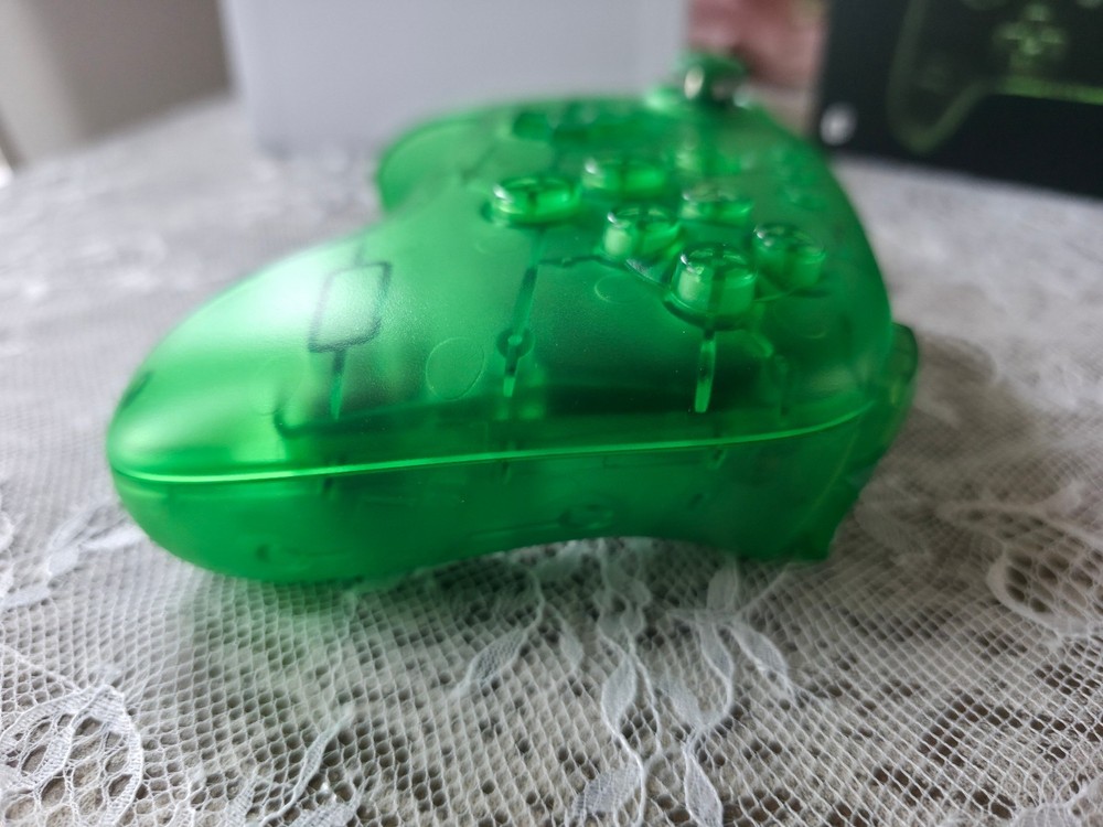 8BitDo Controller - Funtastic Edition - Jungle Green NINTENDO 64 Switch 2