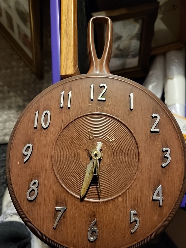 Vintage Wall Clock, Shape Like A Frying Pan