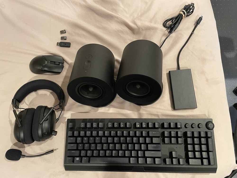 Razer Bundle (Mouse/Keyboard/Speakers/Dock)