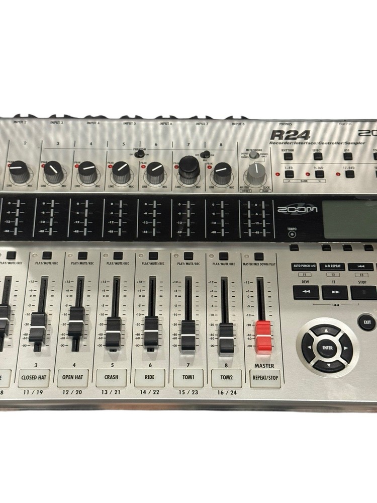 Zoom R24 (R-24) Digital Multitrack Recorder Multi-Track Interface U263502