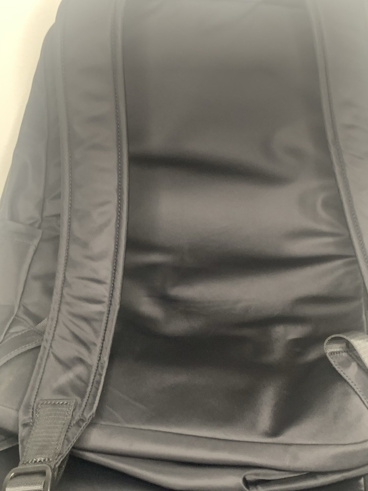 Lululemon Everywhere Backpack 22L Unisex Black Nylon
