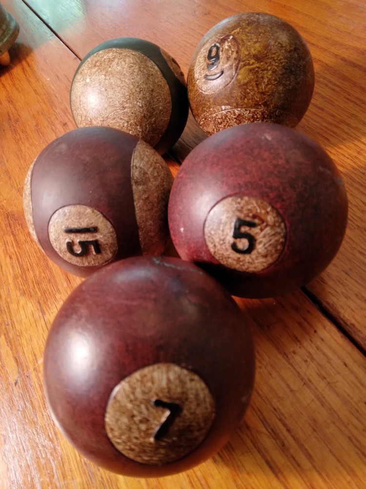5 VINTAGE POOL TABLE BALLS