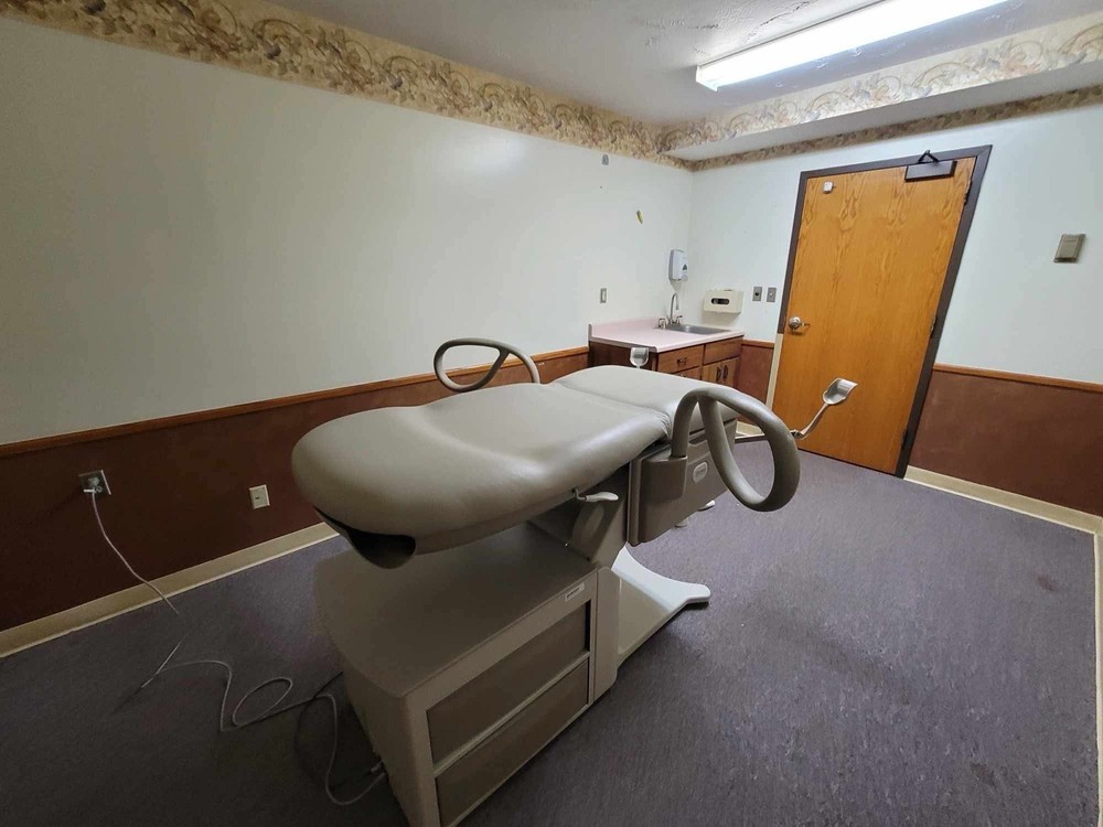 Brewer 6001 High Low Exam Table