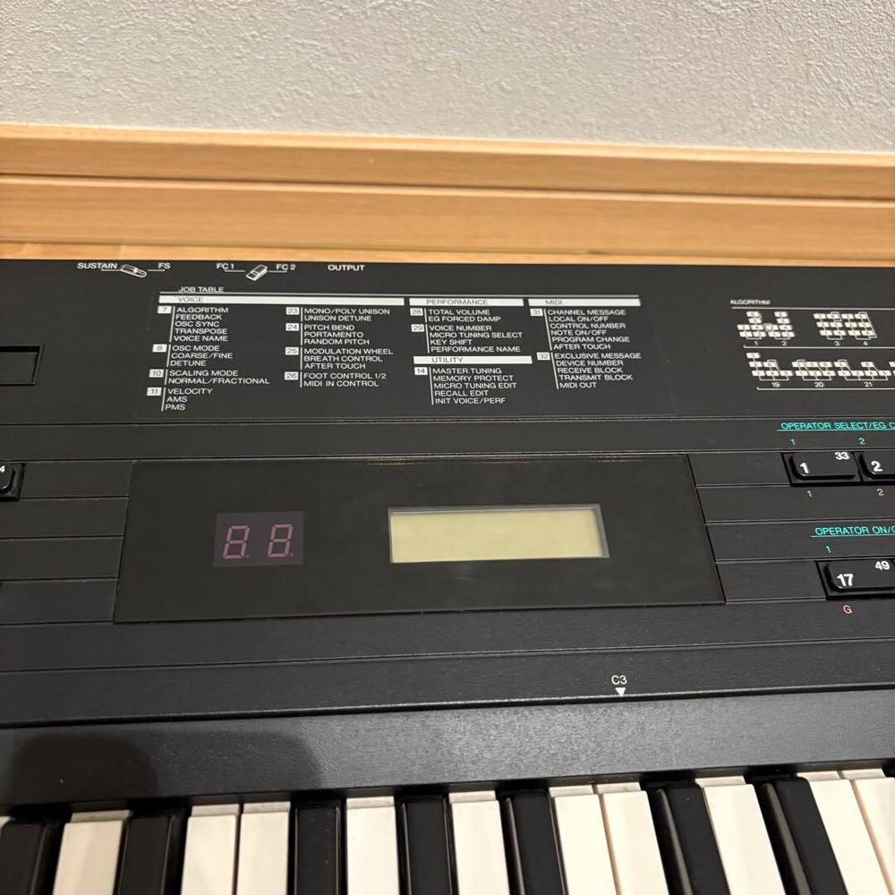 Yamaha DX7s Digital Programmable Synthesizer 61-Key Keyboard