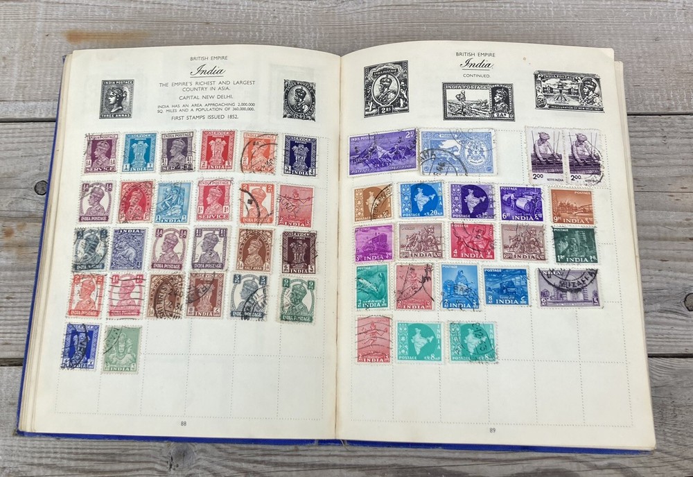 Vintage Royal Mail Stamp Album 1200 Stamps