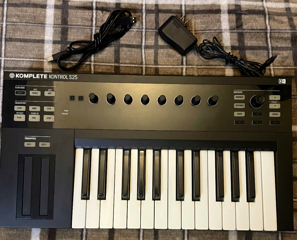 NI Komplete Kontrol S25 Midi Keyboard Controller w/ Adapter, USB and Software