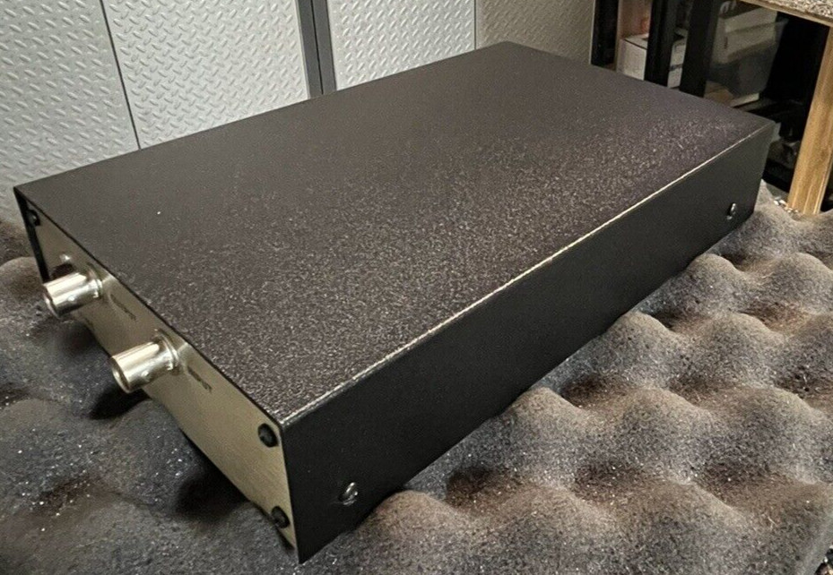 (1) PELCO EA2000 HALF-DUPLEX EQUALIZING AMPLIFIER. NOS/NIB.