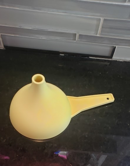 Tupperware Large Funnel Classic YELLOW New