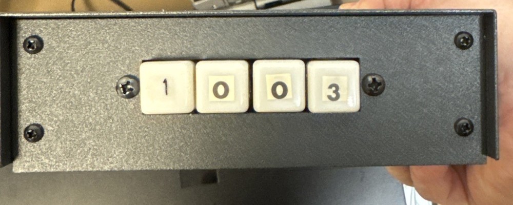 Pelco MS504DT Camera Video Switcher 4-Input, BNC, Interlocked Manual Pushbuttons