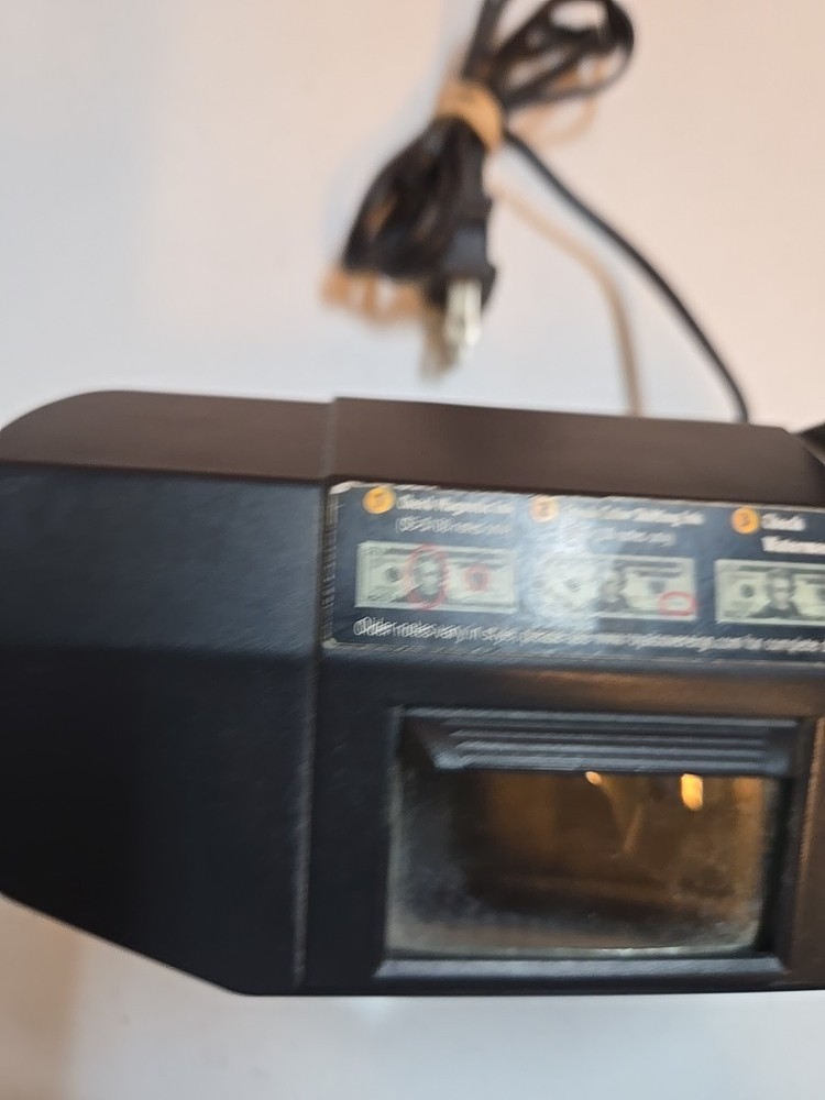 Royal Sovereign Counterfeit Detector; Model No. RCD-3Plus