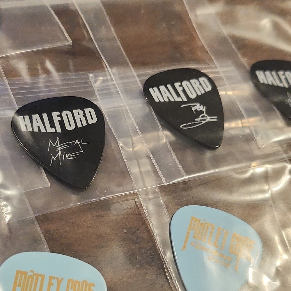 Ozzy Osbourne Ozzfest 2010 Guitar Pick Set w/ Halford, Mötley Crüe & Case