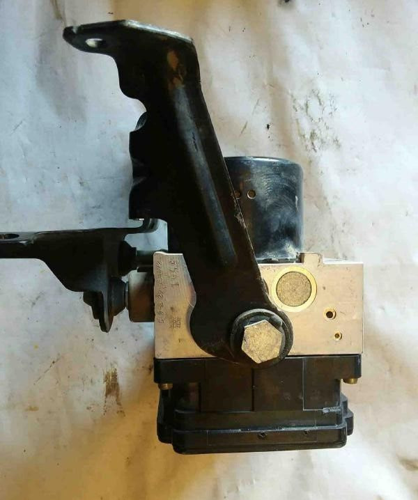 2011 Chevy Equinox ABS Anti-Lock Brake Pump Control Module Actuator Assembly