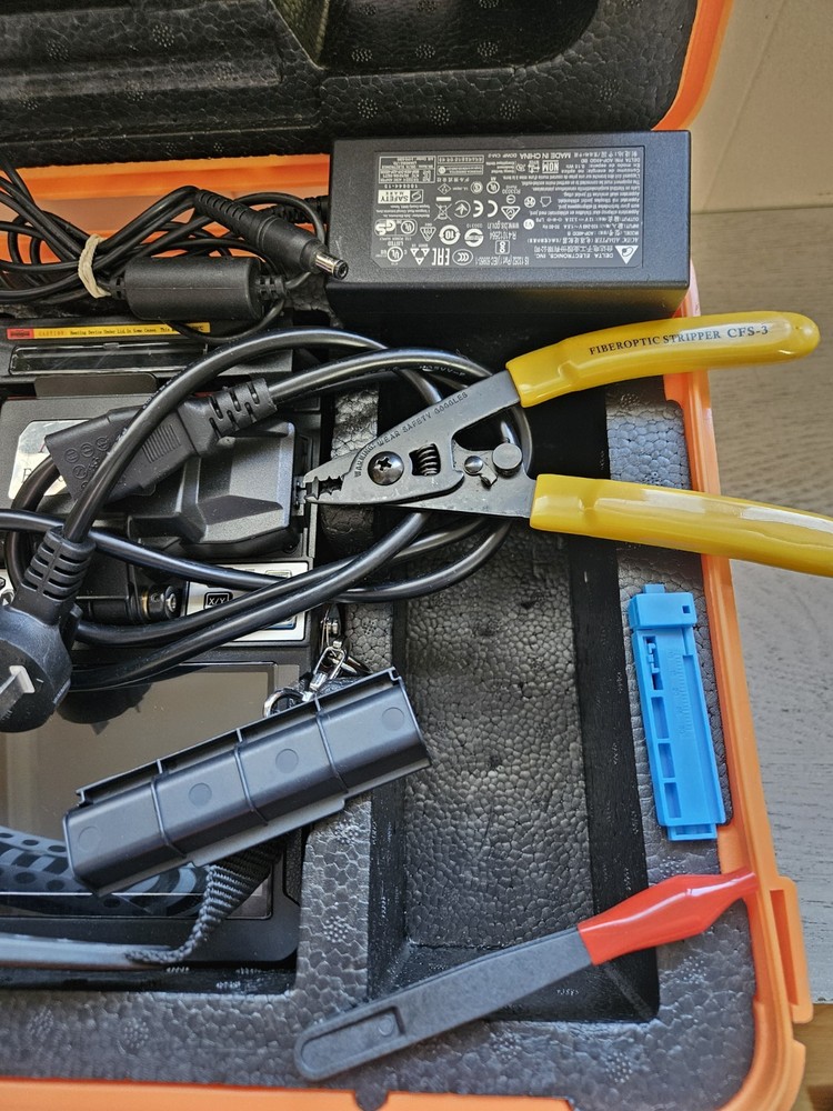 A-81S Core Alignment Fusion Splicer Splicing Machine FTTH in Case