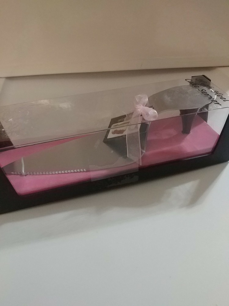 HIGH HEEL CAKE SERVER