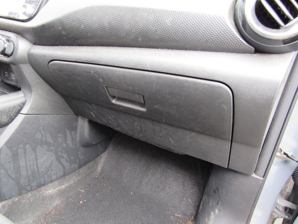 KICKS     2021 Glove Box 1009785