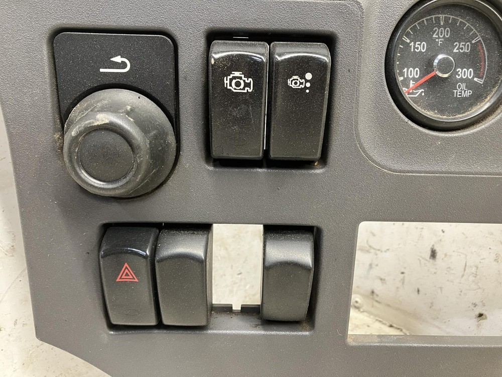 2013-2022 Peterbilt 579 GAUGE AND SWITCH Dash Panel - Used