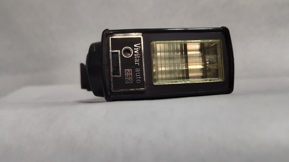 Vivitar Auto 252 Vintage Camera Flash Unit - Tested & Working