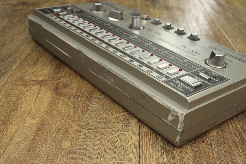 ROLAND TR-606 [80300]