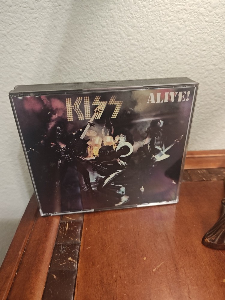 KISS - ALIVE! 1975 - 2 Disc Set w/Insert, Casablanca Records, Simmons, Stanley