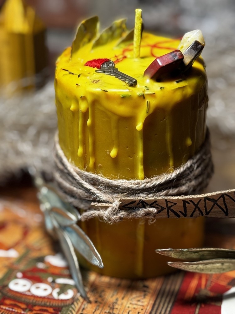 Ritual Rune Candle — Total Victory