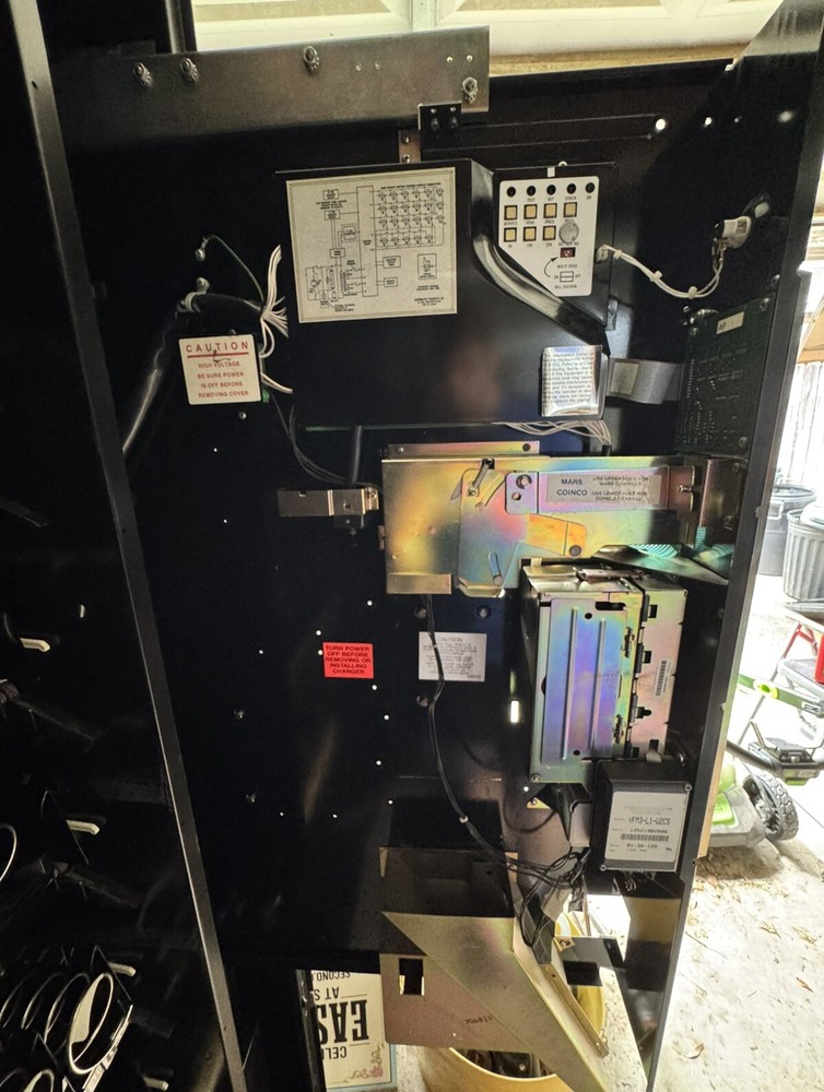 AP 7600 Snack Vending Machine (Partially Working, Read Desc)