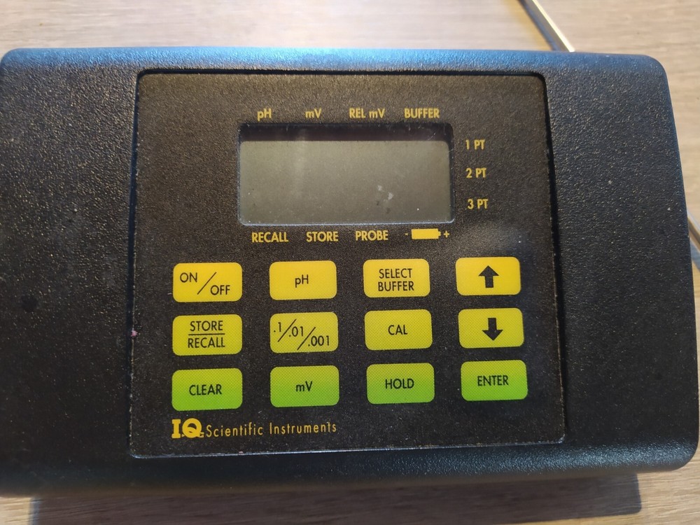 IQ SCIENTIFIC INSTRUMENTS IQ 240 PH METER