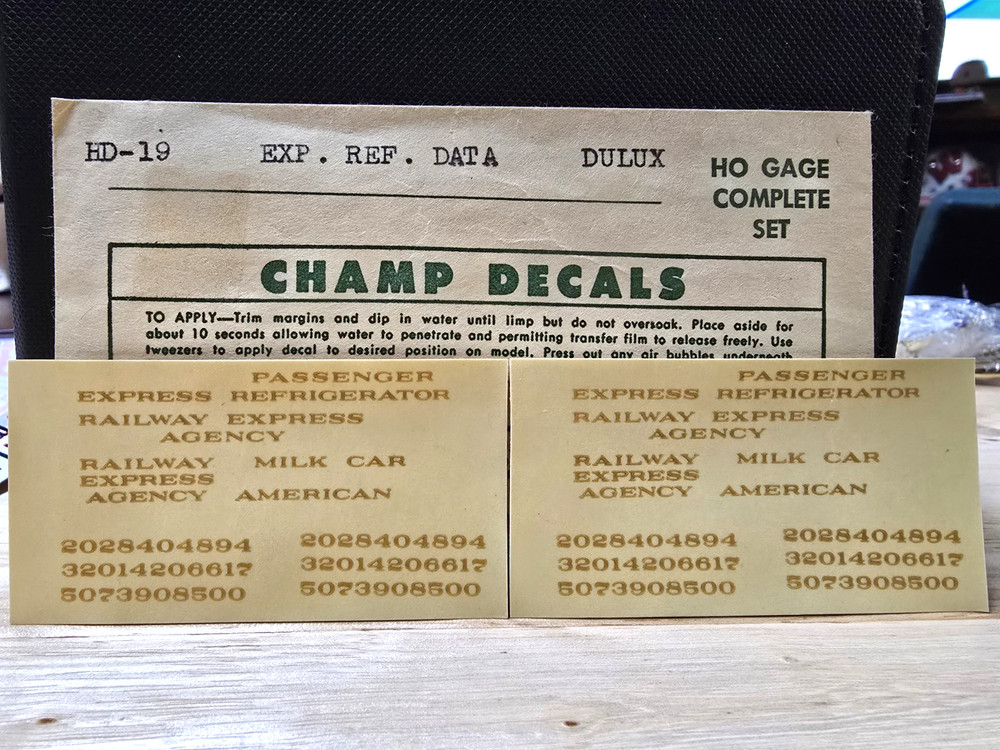 Champ HO Decal HD-19 Express Refrigerator Data Dulux Gold