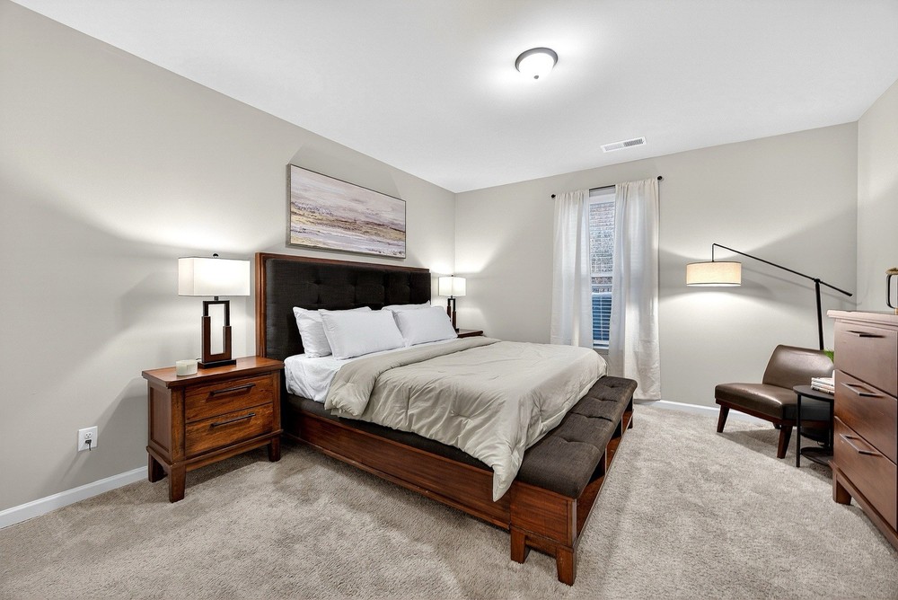 Beautiful Solid Wood Bedroom Set – Excellent Condition