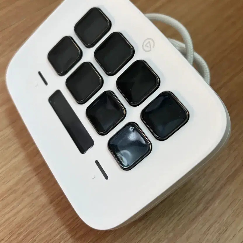 Elgato Stream Deck Neo Full Box Streaming Control Device Official