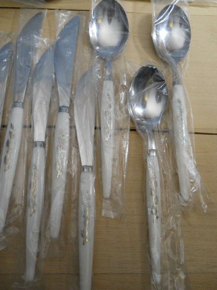 21 Pc Set Royal Crown Bakelite Flatware MCM Danish Modern White Silver Oak Leaf