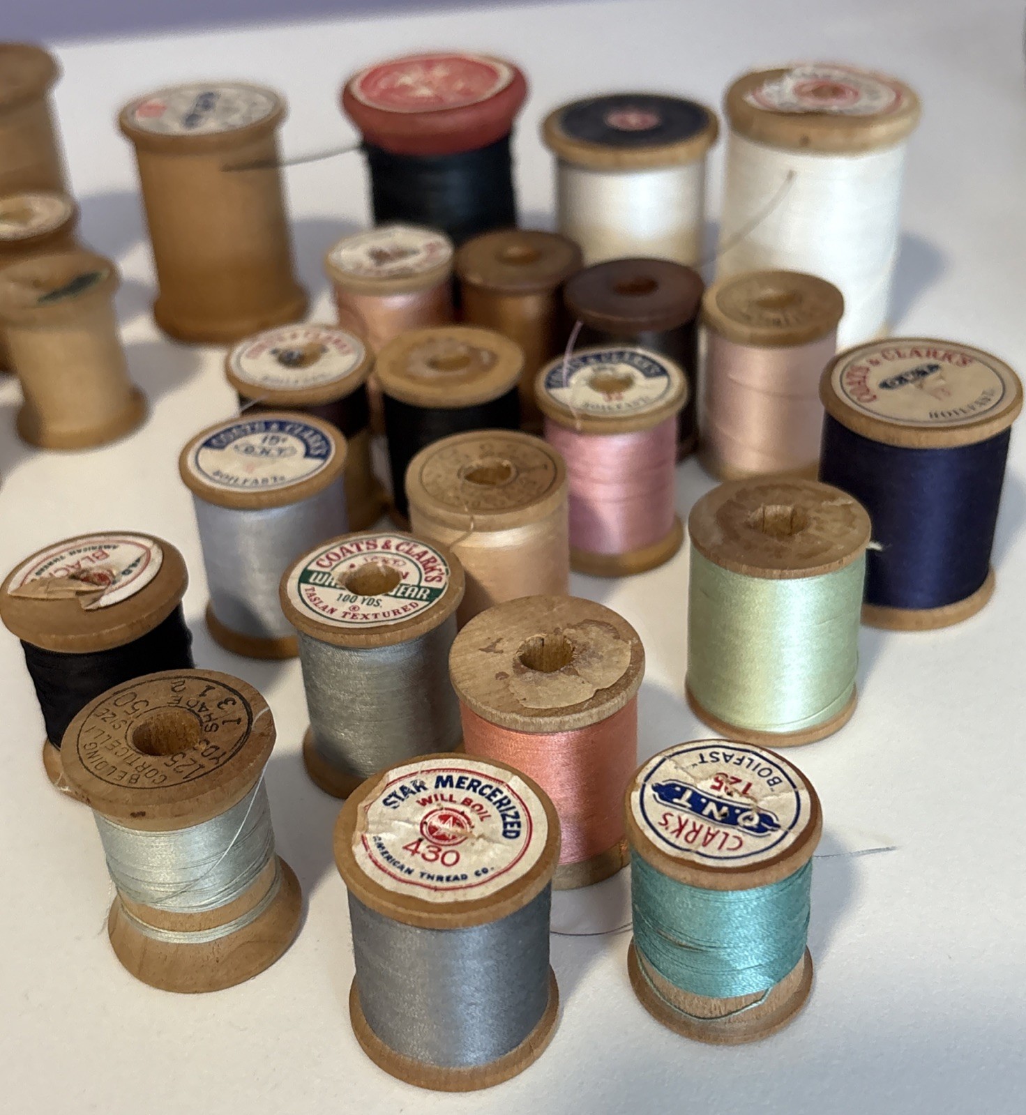 Lot Of 29: Large 6; Medium/Small 23 Vintage Wooden Thread Spools 20 With Thread