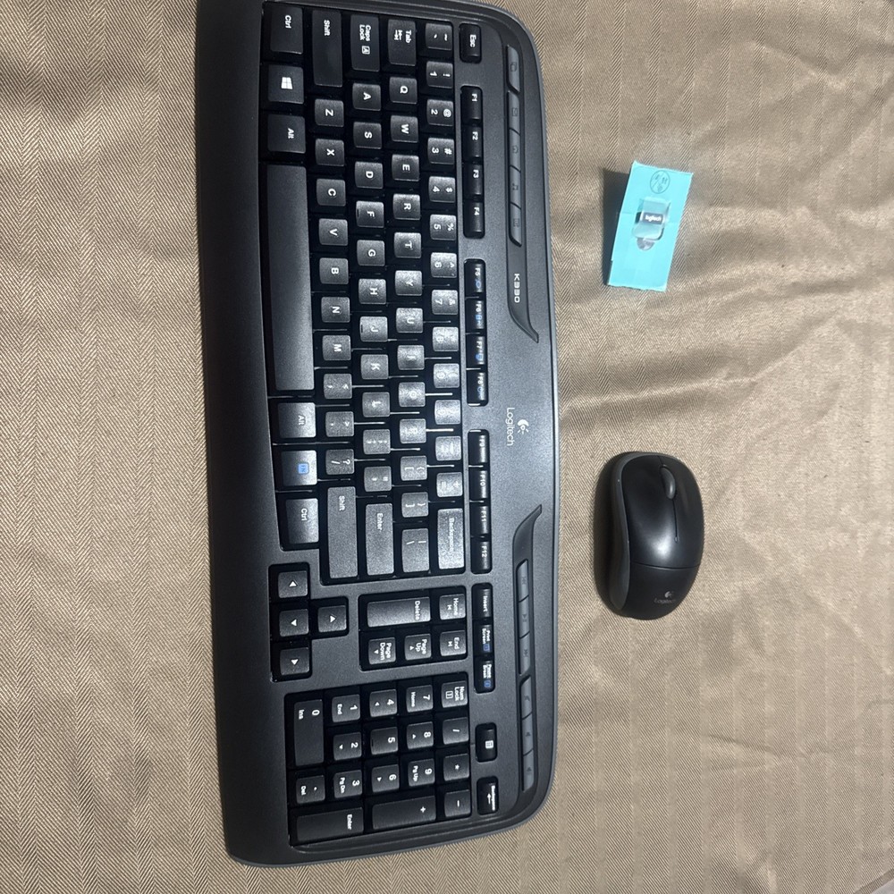 Logitech K330 Wireless Keyboard (Unifying Receiver and Mouse included)