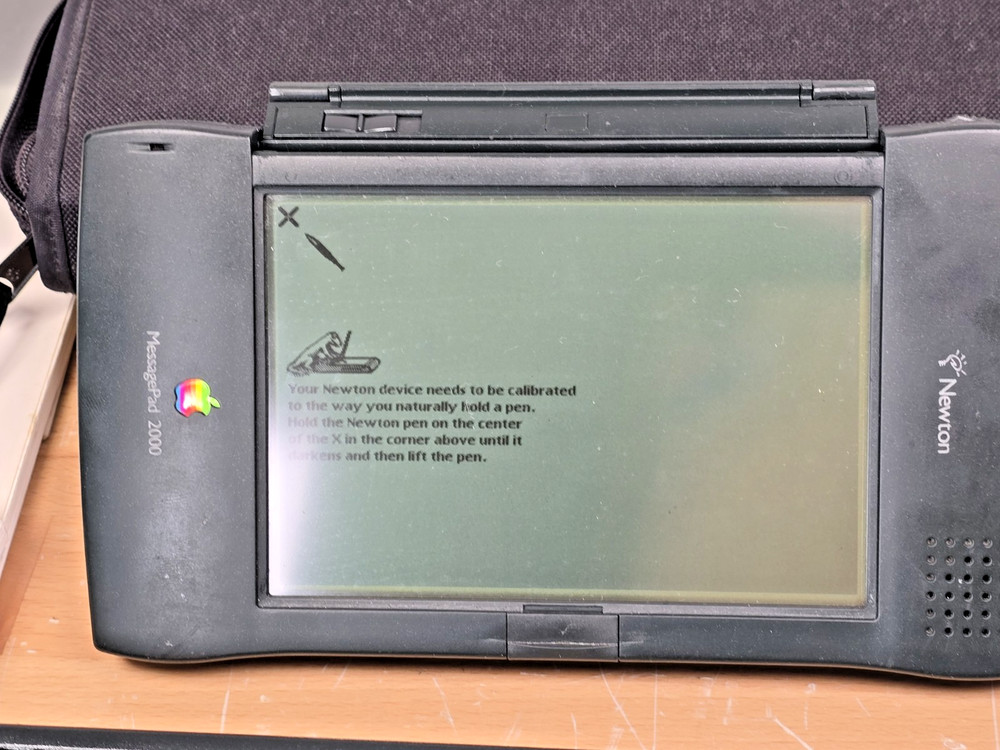 Apple Newton MessagePad 2000 Bundle Flash Memory Stylus Manuals Extras