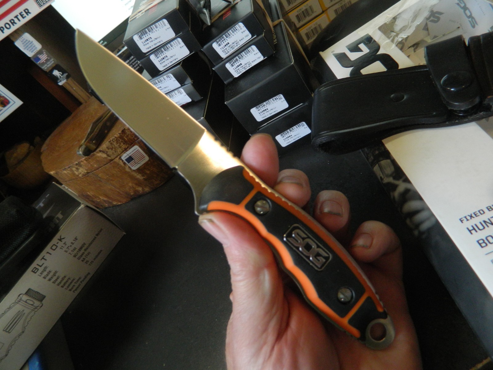 SOG KNIVES 8.2" HUNTSPOINT FIXED BLADE BLADE AUS-8 HANDLE ORANGE & BLACK GRN