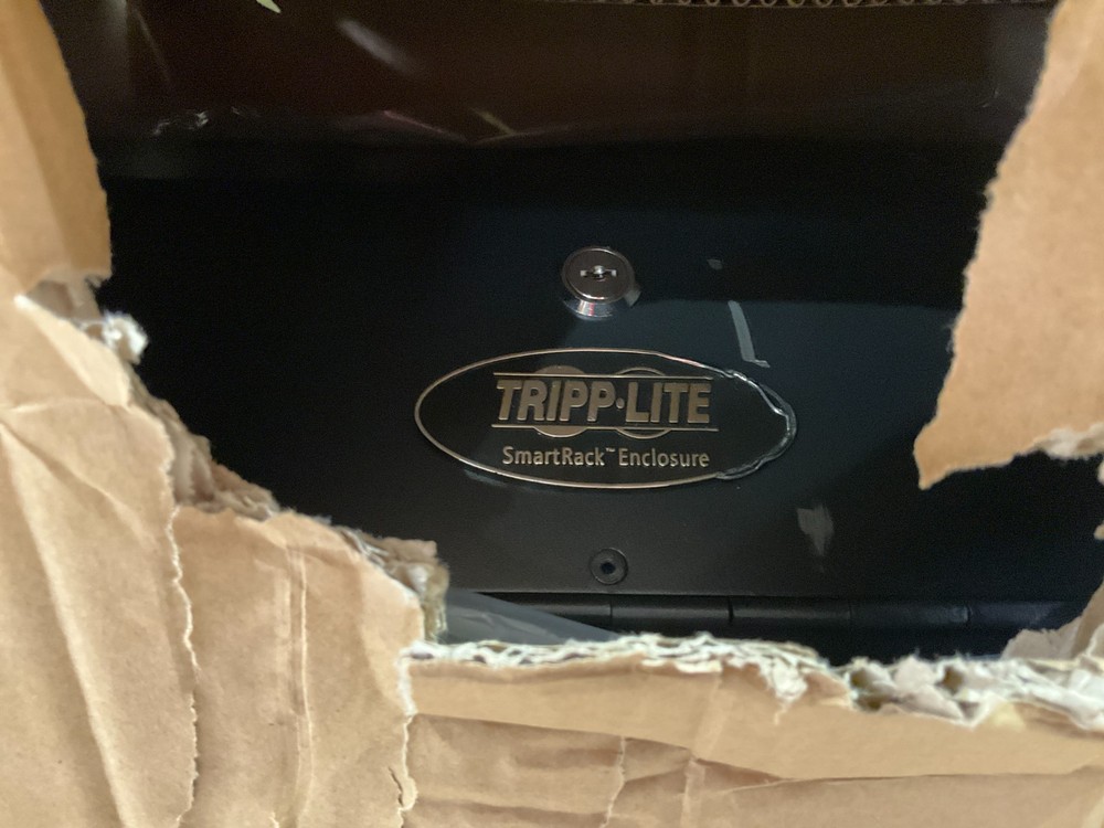 Tripp Lite SmartRack Wall Mount Server Rack 5U SRWF5U36 ✅❤️️✅❤️️ READ