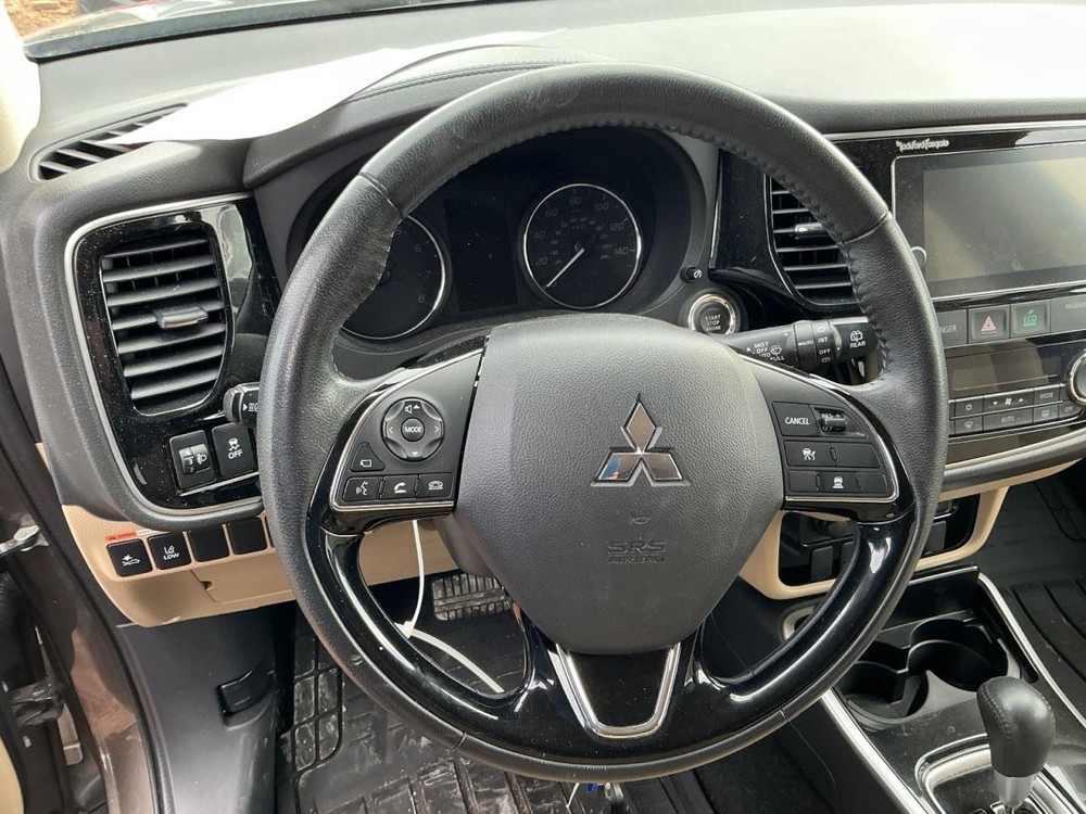 OUTLANDER 2017 Glove Box 4949592