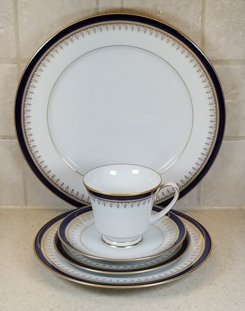 Legacy by Noritake Grand Monarch Pattern Oval Platter 5 pc. Place Setting EC!