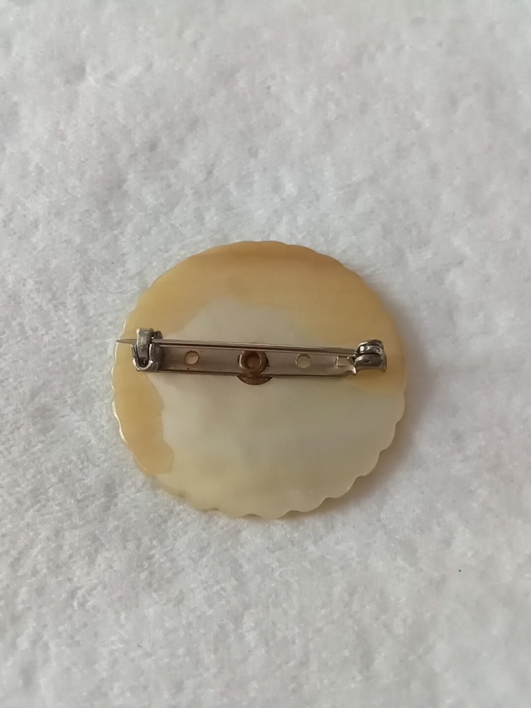 Etched Shell Sailboat ⛵ Brooch