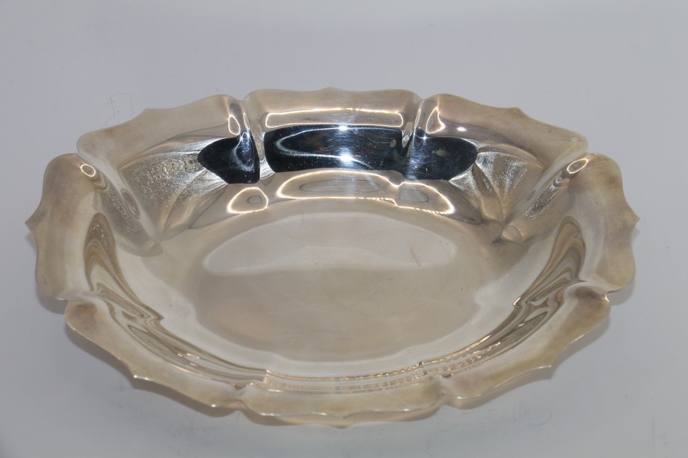 Vintage Lunt Silver Plate Oval Scalloped Serving Dish