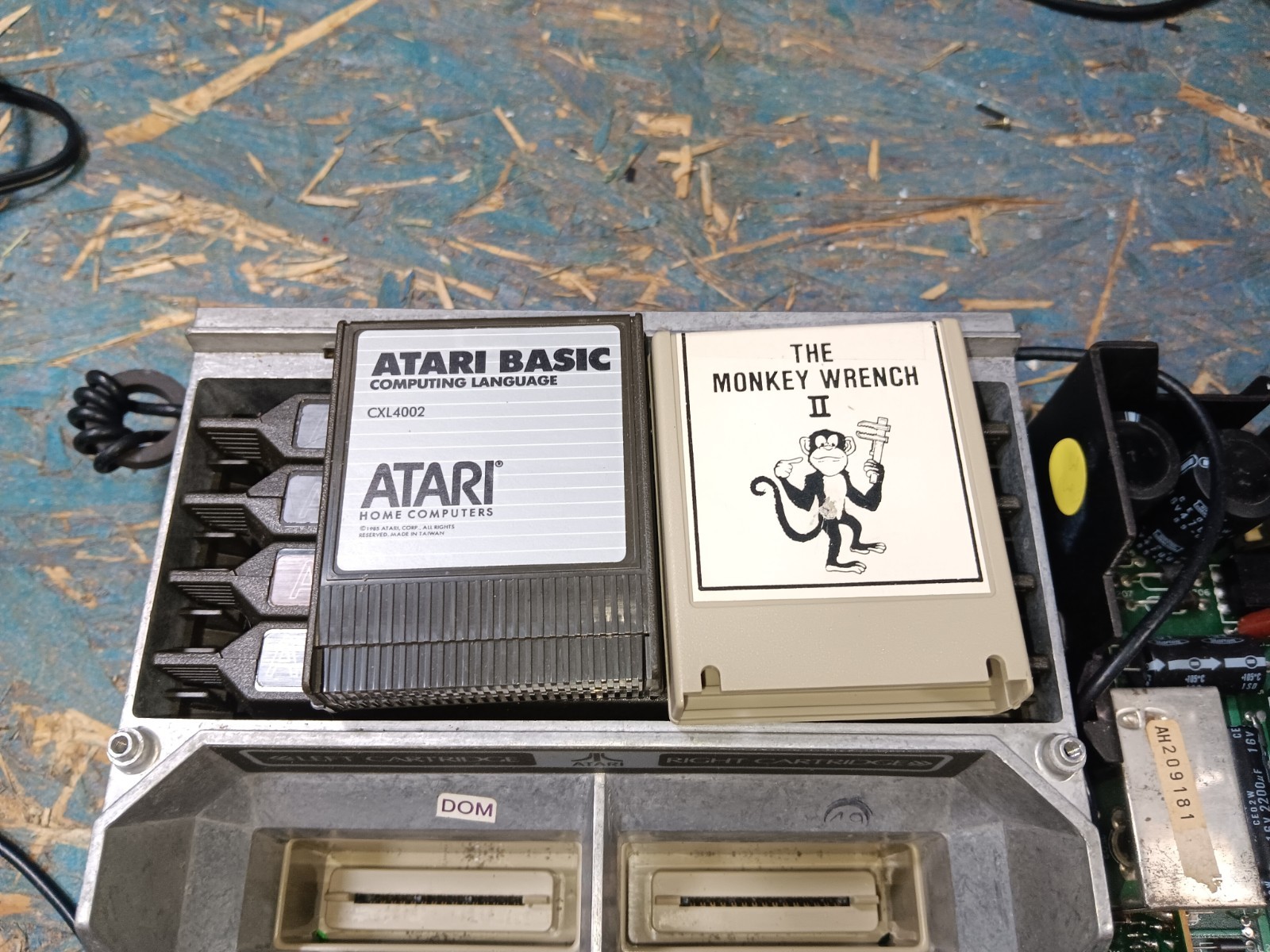 Atari 800 BAREBONES Motherboard-FULL RAM-GAMES-BASIC & MONKEY II-GOOD-SEE ALL