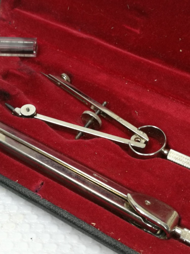 Vintage cased G2B hellerman compass set