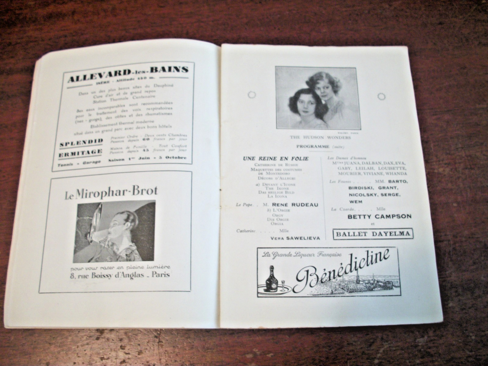 1930 FOLIES BERGERE Music Hall Playbill Booklet