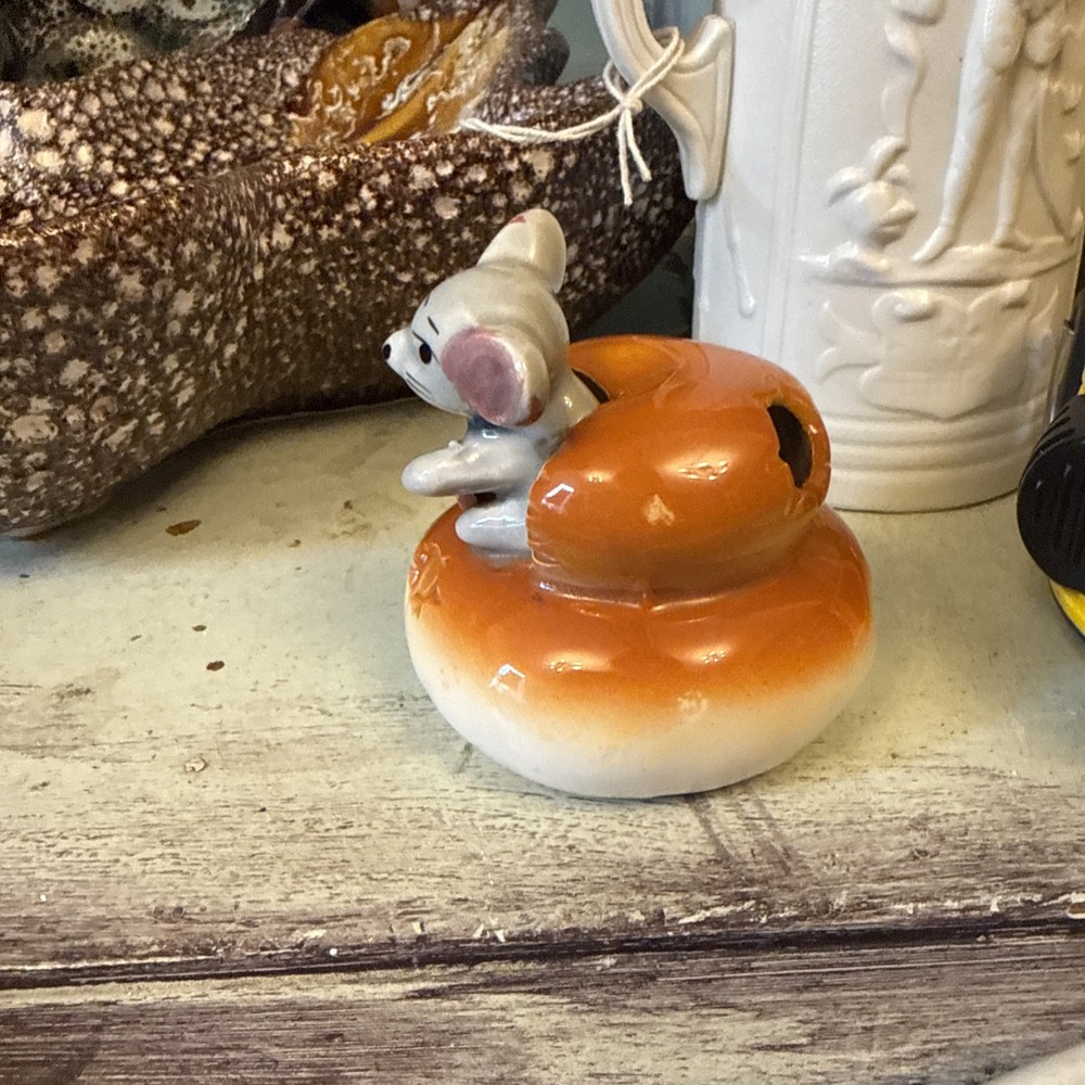 Mini Mouse And Bread Toothpick Holder