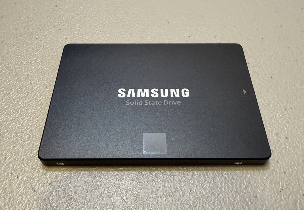 Samsung 850 EVO 1 TB Solid State Drive - 77% Remaining Endurance
