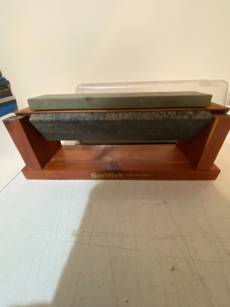 Smith’s Tri Hone Sharpening System 3 Stone Knife Sharpener w Case Base