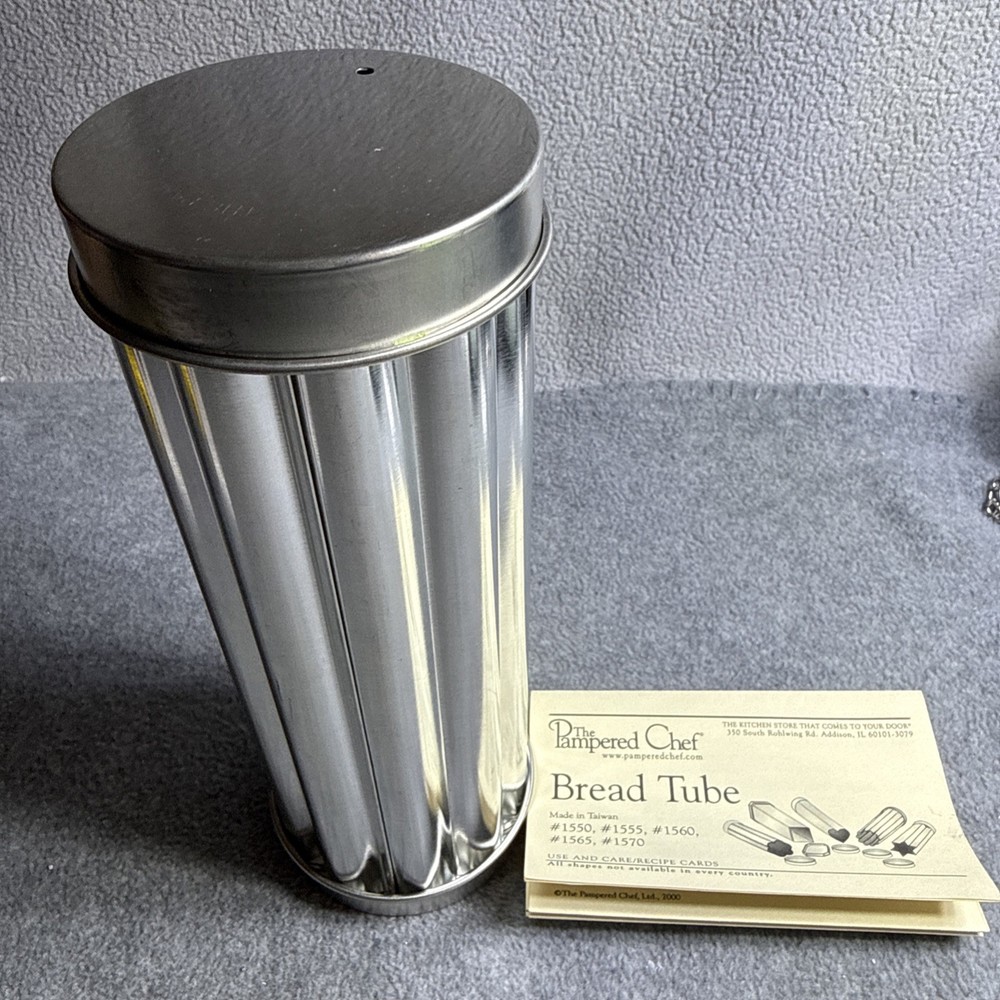 Pampered Chef Fluted Bread tube, 8.5 x 3 inches