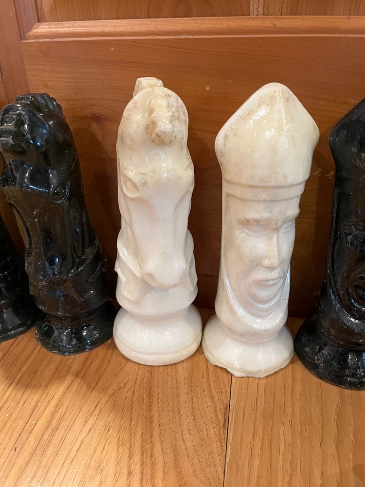 Complete 32-piece Duncan Mold Solid Plastic Chess Set