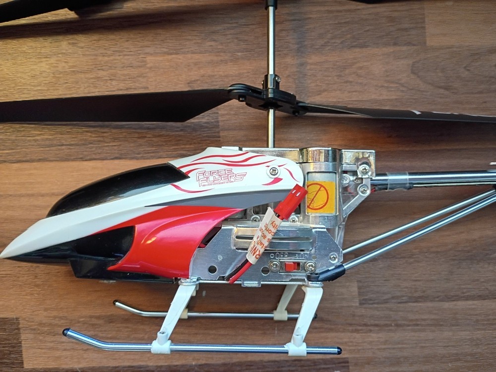 Force Flyers 90102 Hawk 3.5CH Motion Control Helicopter - RC Helicopter Only
